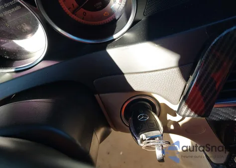 2014 Mercedes-Benz C 300 Sport 4Matic z USA, uszkodzony, nr VIN WDDGF8ABXEA935819